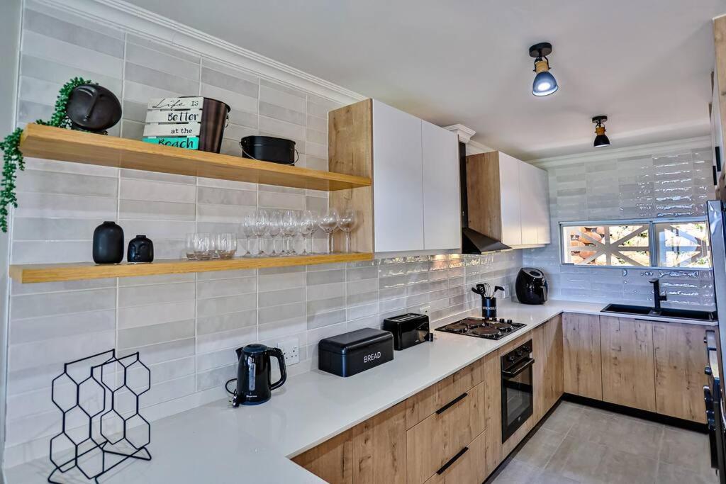 Large Sea View, Walk To Eateries, Loadshed Free Lejlighed Ballito Eksteriør billede