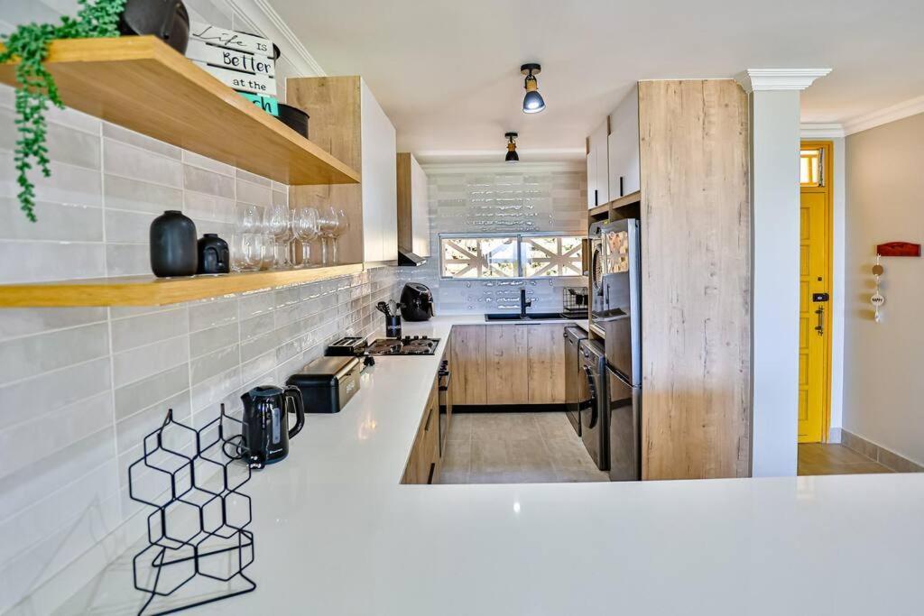 Large Sea View, Walk To Eateries, Loadshed Free Lejlighed Ballito Eksteriør billede